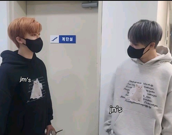miwlktee's tweet photo. barang couple nomin nih lucu bangettt apalagi kalo mereka janjian buat makenya jadi tambah gemesss 🥺🥺🥺😫😫😫💘💘💘💘💘 https://t.co/1Fpm1klr2B