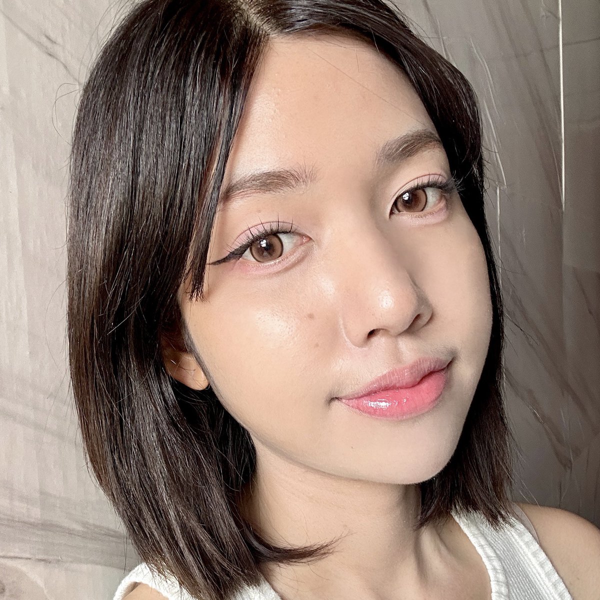 nnzniiniwz's tweet photo. รองพื้นตัวนี้สอบผ่านเลย KATE Airy Change Lasting Liquid Foundation รอดทั้งวัน 👍
มี  SPF30 / PA+++ เนื้อบางเบามาก เนื้อแมทต์ เกลี่ยง่าย ไม่หนักหน้า ระหว่างวันแทบไม่ดรอป ผิวไม่หมอง ดูกริบตลอดทั้งวัน คุมมัน 
ฟีลเหมือนตื่นมาผิวดีเอง ไม่ใช่แต่งรองพื้นหนาๆ ✨

#katetokyo #katethailand #nomorerules #Makeup
#AiryChangeLastingLiquidFoundation