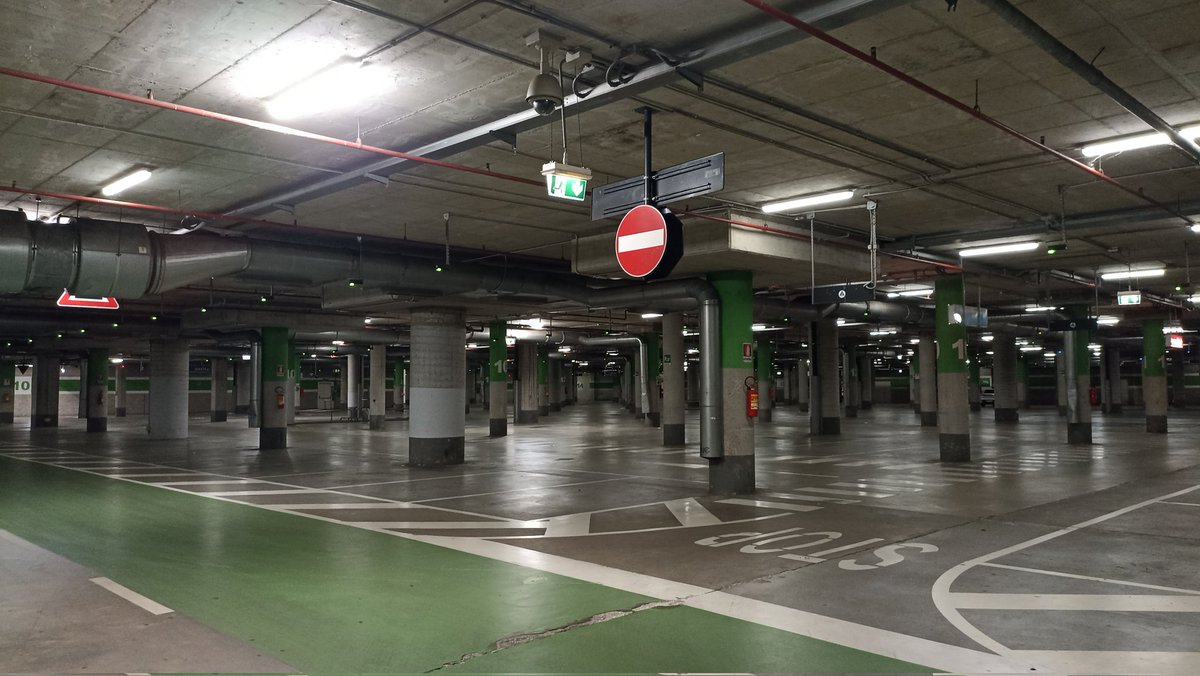 enerimess's tweet photo. Porta di Roma Backrooms https://t.co/26v9jlEyaC