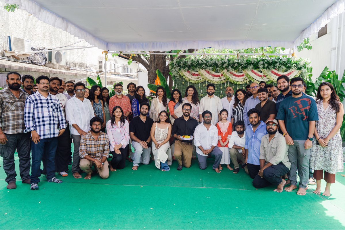 FilmyFocus's tweet photo. The pooja ceremony of #Dhootha2 was held on a grand note today, marking the beginning of another exciting chapter. 🎬✨
#Dhootha2 #NagaChaitanya #PriyaBhavaniShankar #VikramKKumar #Parvathy https://t.co/DBRi6GQOWC