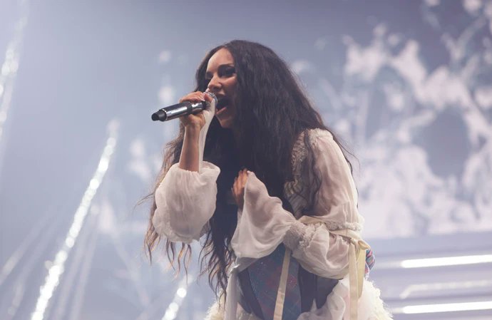 JADENEWSESP's tweet photo. ¡LLEGÓ EL DÍA! 

Hoy JADE actuará por primera vez como solista en España 🇪🇦 en el Primavera Sound de Barcelona.

Su set tendrá lugar en el escenario Occident entre las 00:30 y 1:30 de la madrugada. 

Podremos seguirlo en directo en Prime Vídeo o en el canal de Twitch de Amazon. https://t.co/WQeEk9YGJy