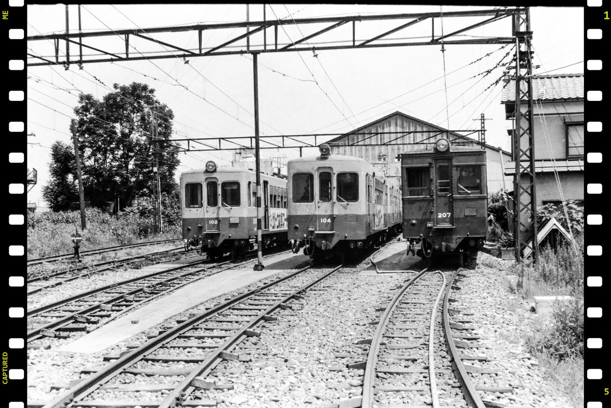 ObataFumiy19816's tweet photo. 地方私鉄の車庫（車両基地～車両のたまり場）
越後交通　栃尾線　下長岡駅
初期のカルダン車や様々なゲテモノを作り出した自社工場の技術力は高かったと思う。 https://t.co/gd6VKaMvt5