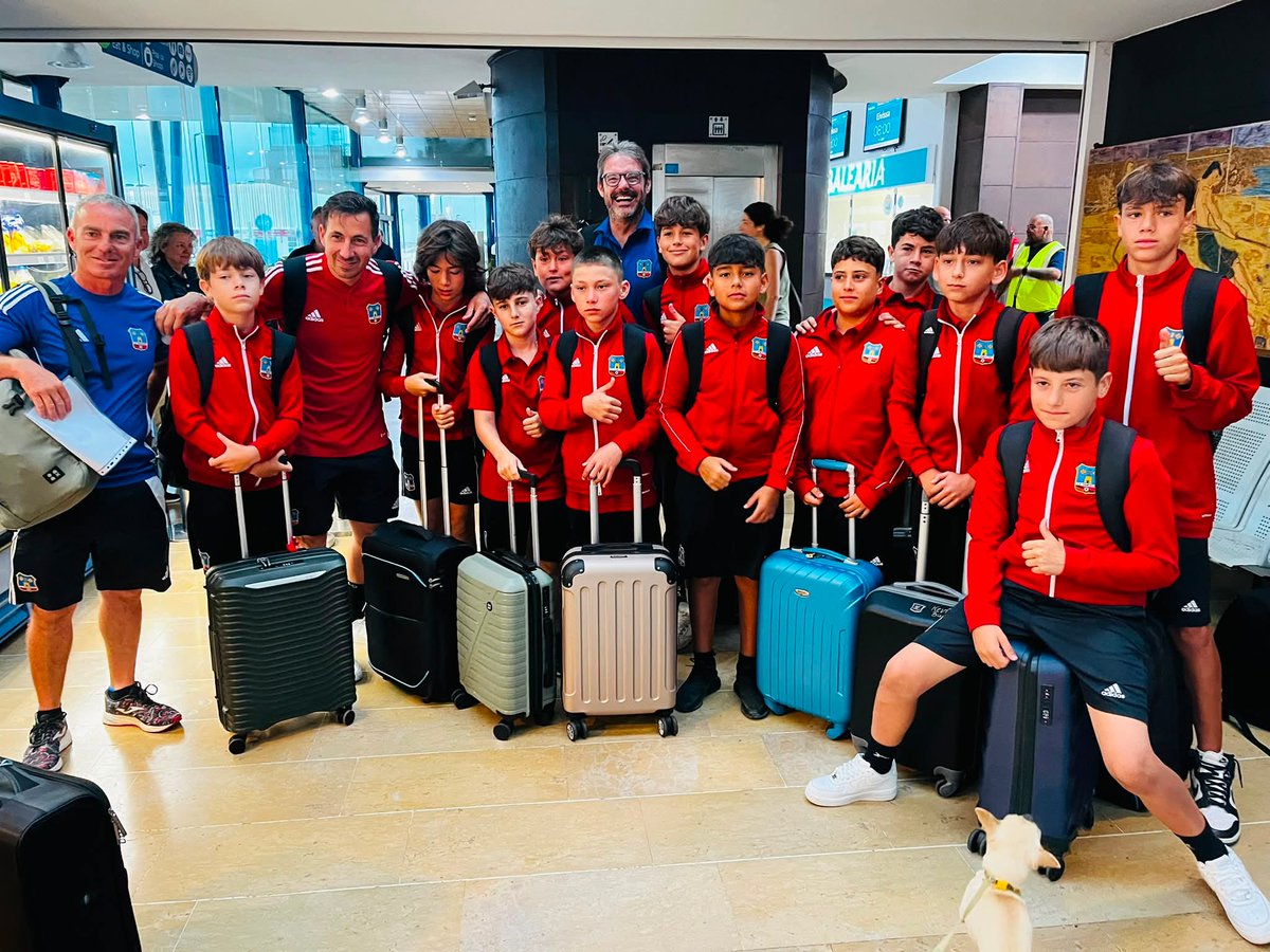 sdformentera's tweet photo. L'equip aleví viatja a Bilbao per participar a l'Athletic Cup🦁🏆
Bon viatge equip!❤️🖤 https://t.co/1YiweaVTea