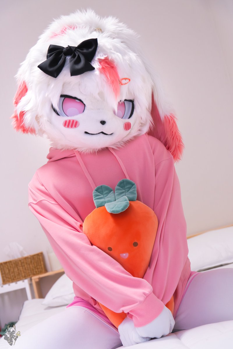 Mochi_Fur's tweet photo. 오늘도 힘내자!! 🐰💖

#FursuitEveryday 
#FursuitFriday https://t.co/6yL49rdE2h