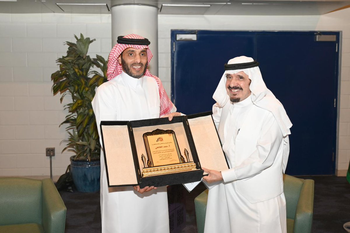 dora_press's tweet photo. نادي وسم الثقافي يستضيف حمد القاضي في أمسية ثرية حول الثقافة الورقية والإعلام الرقمي

https://t.co/EesTZoM2Xs

تابعوا أخبار صحيفة درة الإلكترونية... وكونوا معنا لحظة بلحظة.... https://t.co/g3z3hitnw9

#المنطقة_الشرقية #الرياض #صحيفة_درة #نادي_وسم_الثقافي https://t.co/svB49LdKKe