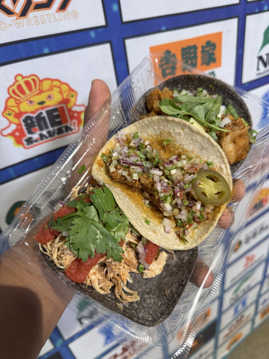 Titan_cmll's tweet photo. 群馬市にいる私は、激しいトレーニングの後に、この美味しくてタンパク質たっぷりのタコスを食べようと思っています。本当に美味しい！どうもありがとう、最高のメキシカンスタイルのタコスです！🇲🇽😋🔥
@OZARIN1972 🌮🌮🌮 https://t.co/D0njmo7lqP