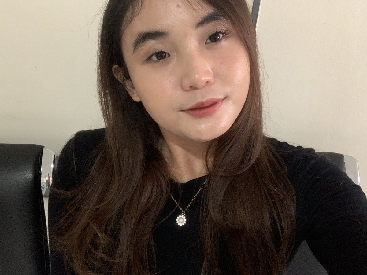 itsangelico's tweet photo. hello guys, mau sharing acne journey yang pernah aku alamin🤏
no endorse beneran mau sharing✌️

aku breakout parah karna fomo nyobain salah satu peeling serum🥲

akhirnya aku coba priksa online karna wkt itu lg promo haha, suprisingly kulitku mulai membaik pelan pelan🫶 https://t.co/3bFqvzr6UJ