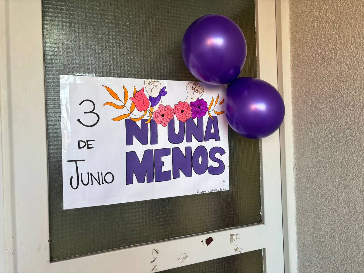 RegionSanX's tweet photo. 💜 #3J | Jornada de concientización y salud en #RoquePérez (Plaza Roma y Municipalidad) a 11 años del primer "Ni Una Menos".  

Promotoras de salud compartieron folletería, dialogaron con vecinos y colocaron lazos simbólicos. https://t.co/104wqXECuP