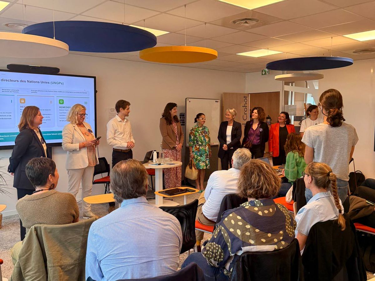 Elisabeth_Borne's tweet photo. La jeunesse est notre avenir. Investir dans la formation, l’apprentissage et l’accompagnement vers l’emploi doit rester une priorité absolue.

À Bordeaux, aux côtés des acteurs de l’emploi et de la formation. Merci pour votre engagement au service de notre jeunesse. https://t.co/O5ezAfddXS