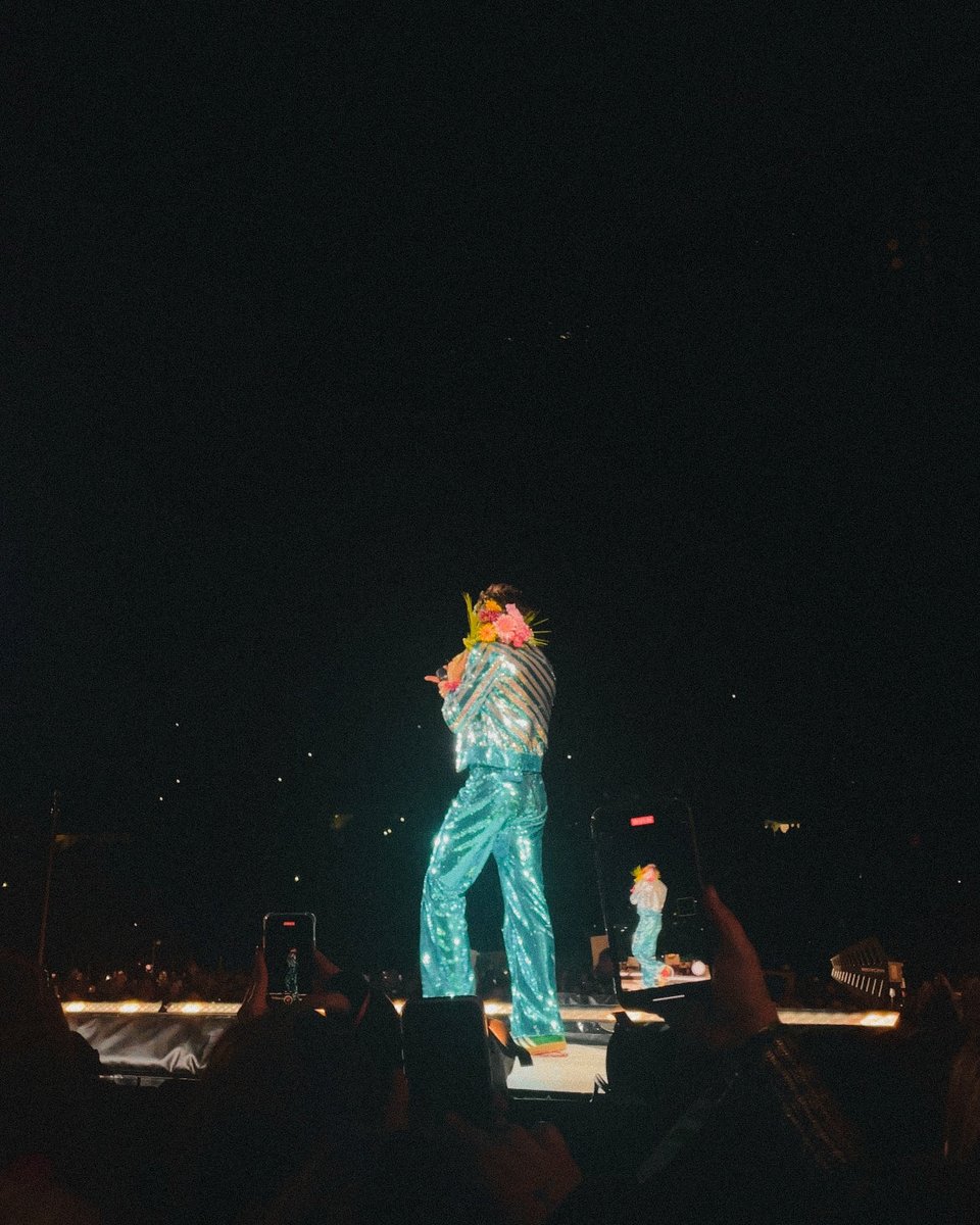 likecampari's tweet photo. Knock knock @HSHQ Hiiiiiii this is my application to be a photographer for tonight 💋🪩🫧👕 I’m a Dreamer All the Time. Photographer, Occasionally soo make my dream of being a photographer one day come true for the night ? ⭐️ I’ll be in Front GA Right 🫶🏻 https://t.co/AUiHNZmKxL