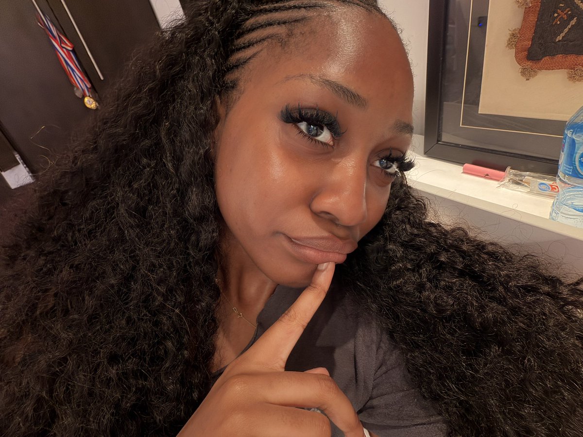 adunni_so's tweet photo. What do we think about these lashes o https://t.co/xHPnUyAT71