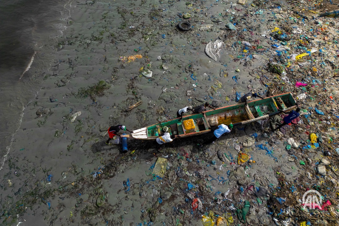 anadoluimages's tweet photo. Once one of West Africa’s most beautiful bays, Hann Bay now stands as a stark reminder of the growing toll of plastic pollution on our oceans https://t.co/rNy0SGrZm5

📸: Cem Özdel https://t.co/vK7fsqmnQD