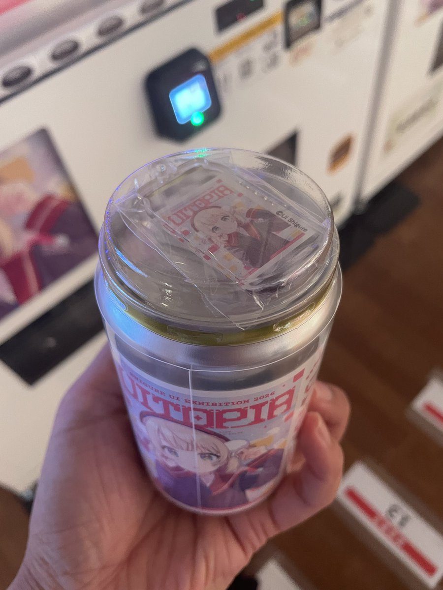 f0960031's tweet photo. 仕事が早く終わったので、閉館15分前にイン。
例の炭酸を2本だけ買って2本どもアクリルを当たった!
もちろん、目当てはポストカードとうい先生のサイン。
「僕たち毎日働く少女を夢見て輝く
ボタンを押したら極楽踊れば天国」
#しぐれうい展2026
#UITOPIA https://t.co/BCwPjKUBj9