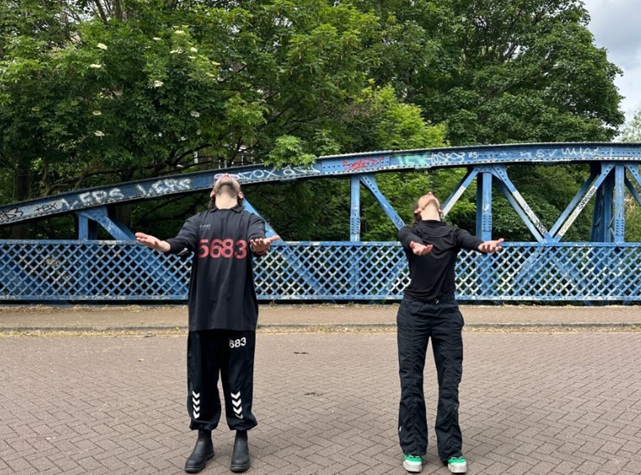 Thames21's tweet photo. Join a free community performance along the Hogsmill River with FRAUD. All are welcome.
📅 Friday 12 June🕔 5–7pm
📍 Stanley Picker Gallery, SW London
Come together to celebrate the river through performance and participation. 💻https://t.co/kGBgYzsbrv
📸StanleyPickerGallery https://t.co/eQFfL1sNWz