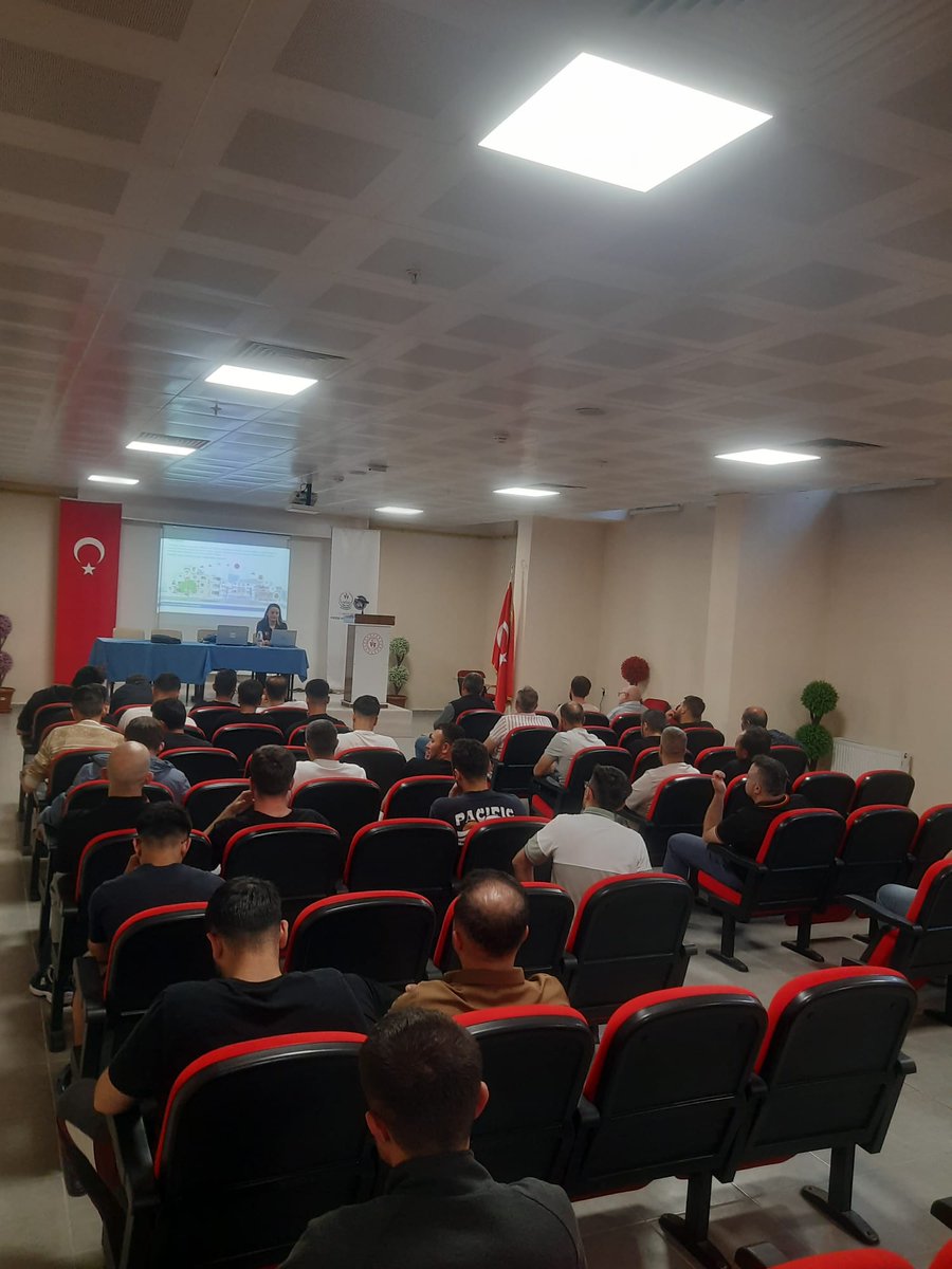 afad_afyon's tweet photo. Afet farkındalığı eğitimiyle öğrencilerimizi güçlendirdik.
📍Kamil Miras KYK Erkek Öğrenci Yurdu 
📍Abdürrahim Mısri KYK Erkek Öğrenci Yurdu 
📍Özel Hicret Yükseköğrenim Kız Öğrenci Yurdu
Deprem, tahliye ve yangın tatbikatları başarıyla tamamlandı.
@AFADBaskanlik @AfyonValiligi https://t.co/JmHWZo7fXS