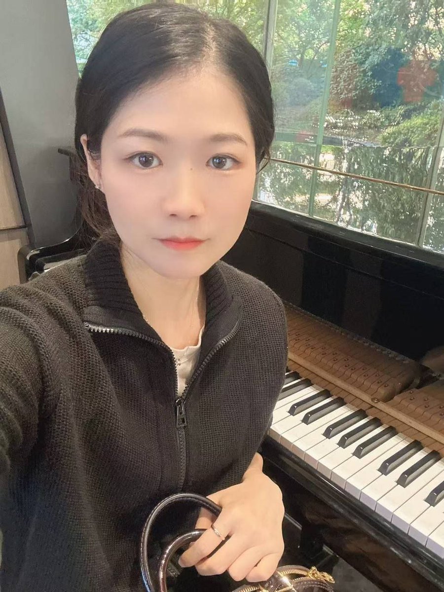 CryptoBro85232's tweet photo. #反差婊 #学生 骚逼大学生辅导员 这颜值确实很不错 就是穿搭比较偏少妇 骚穴也是真的骚 蝴蝶逼户型超级好看。 https://t.co/3DGeJoHHOy