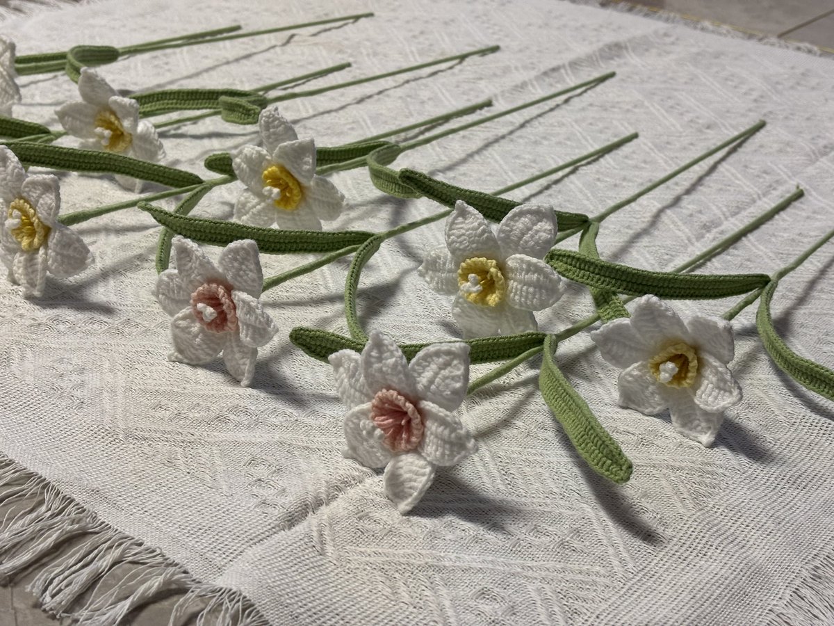 BianMi8888's tweet photo. This handmade daffodil is only one US dollar https://t.co/rnO9yimOAW