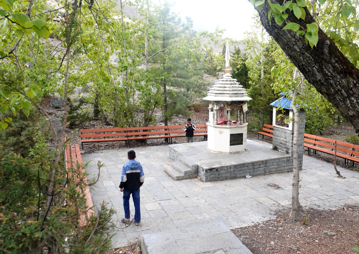 khanaltirtha's tweet photo. मुक्तिनाथ मन्दिर परिसरमा नवनिर्मित स्वामिनारायण स्मारक । अठारौँ शताब्दीको अन्त्यतिर स्वामिनारायण (नीलकण्ठ वर्णीं)ले मुक्तिनाथमा तपस्या गरेको विश्वास गरिन्छ https://t.co/tlSLmImzAW