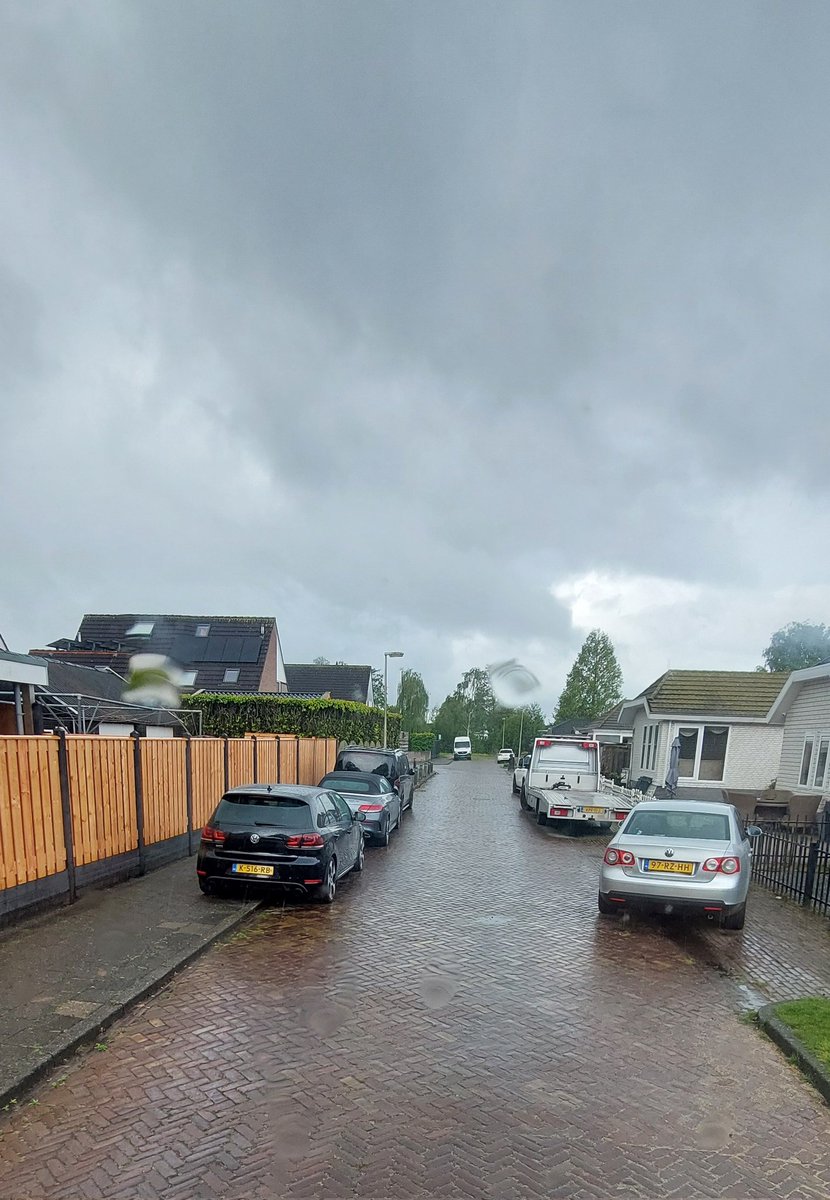 LLAG's tweet photo. @holds32039 @IsSaddleThereIs 📷The Netherlands.
Different country,  
same problem,
In every village, town, city.

The biggest challenge for every truck driver:  #streetparking https://t.co/OAxYwGbLlL