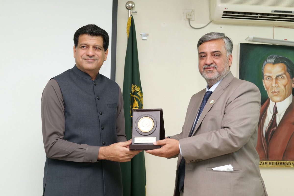 ZahoorBuledi's tweet photo. Honoured to address the closing ceremony of the 46th Mid-Career Management Course at NIPA Quetta. Strong institutions require capable & committed civil servants. Training programs like MCMC enhance professional excellence, strengthen governance, & contribute to the development of Balochistan. Congratulations to all officers who successfully completed the course.