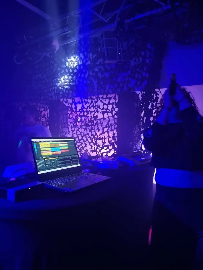 rainbowdefault's tweet photo. amsterdam was rad, sweden was even radder https://t.co/fN2AkQSeST