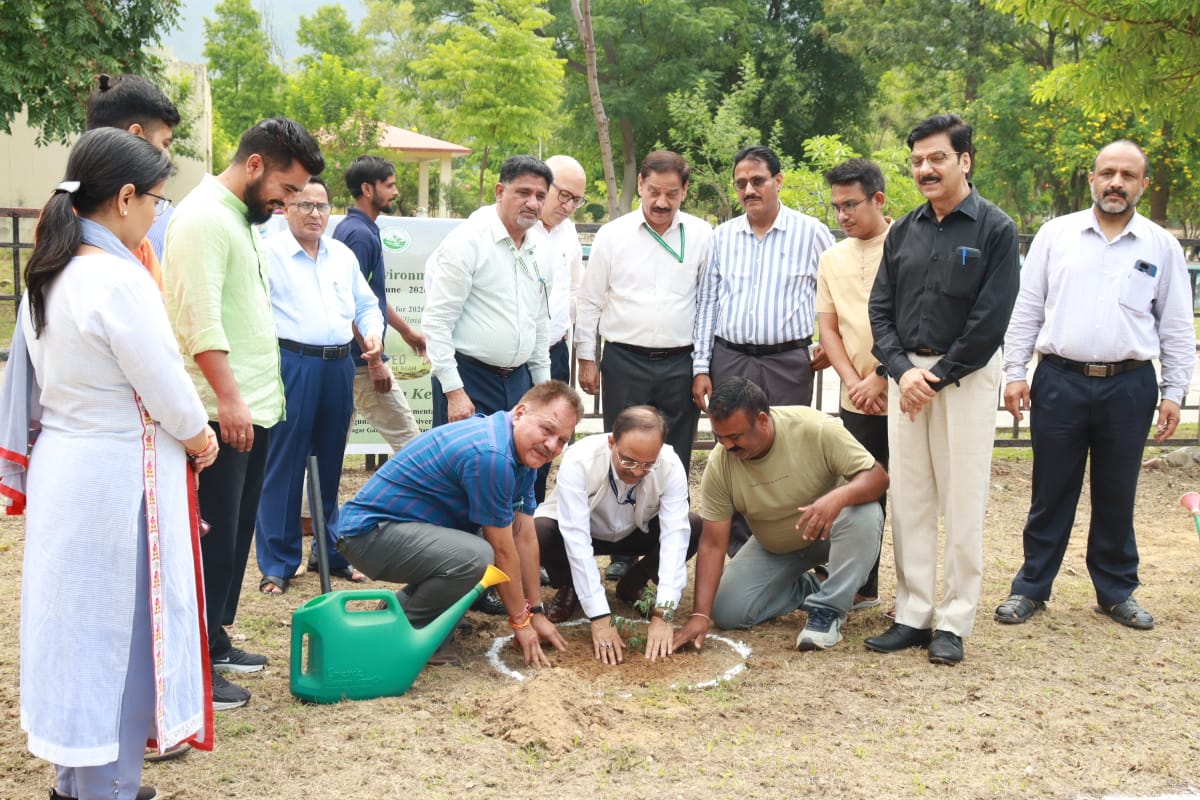 OfficialHnbgu's tweet photo. On the occasion of World Environment Day, Prof. S. P. Singh, Hon’ble Vice Chancellor of Hemvati Nandan Bahuguna Garhwal University, planted trees in the lawn of the Centre for Journalism and Mass Communication, Chauras Campus, under the campaign Ek Ped Maa Ke Naam.

The programme was organized by the Department of Environmental Science HNBGU, reinforcing the university’s commitment to environmental sustainability and collective action for a greener future.