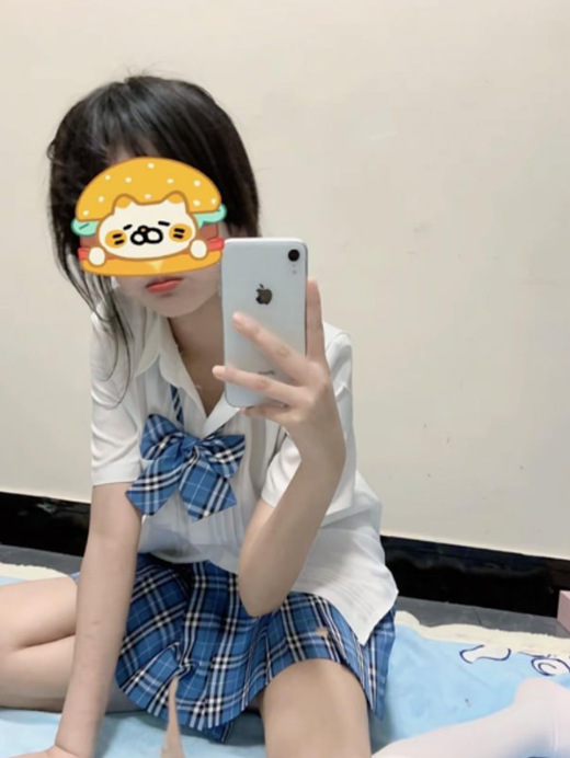 honoka_anan20's tweet photo. 正直に教えてほしいことがあります！！
貧ちちと付き合ったら必ず浮気しますよね…？ https://t.co/hFQ5MDWcuN
