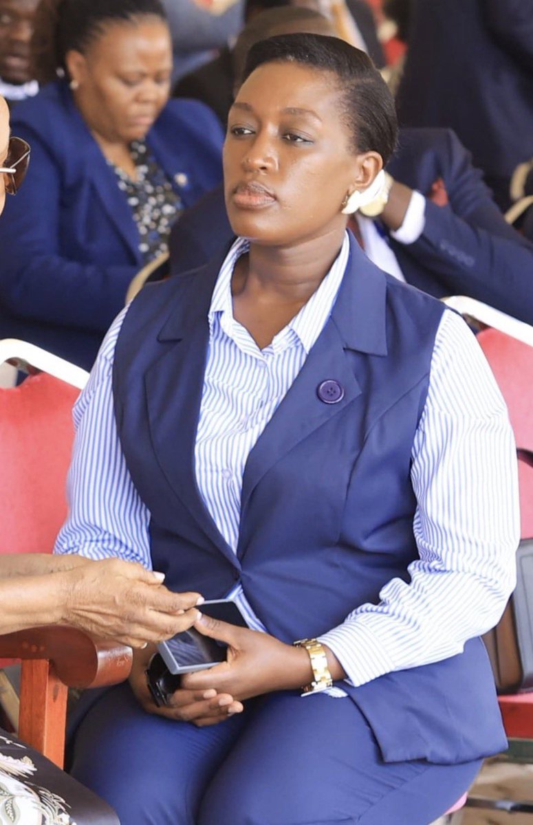 iamsimpleug's tweet photo. It is alleged that Justine Nameere once stood against her father for the position of MP. Her father is former minister Hon. Vincent Ssempijja. From that I can deduce that she is just a spoilt brat and so not surprised with her ill mannered character. https://t.co/YfGIvd6NZU