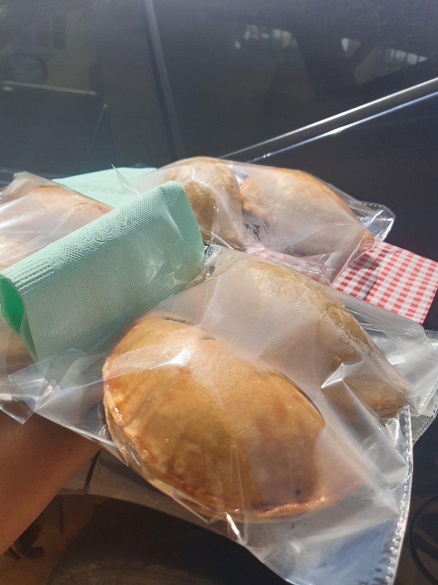 shubby_endy's tweet photo. My meatpies are top notch 👌
You buy, you eat and you enjoy 😉
#cakesinabeokuta
#meatpies https://t.co/kVGku0HkY2