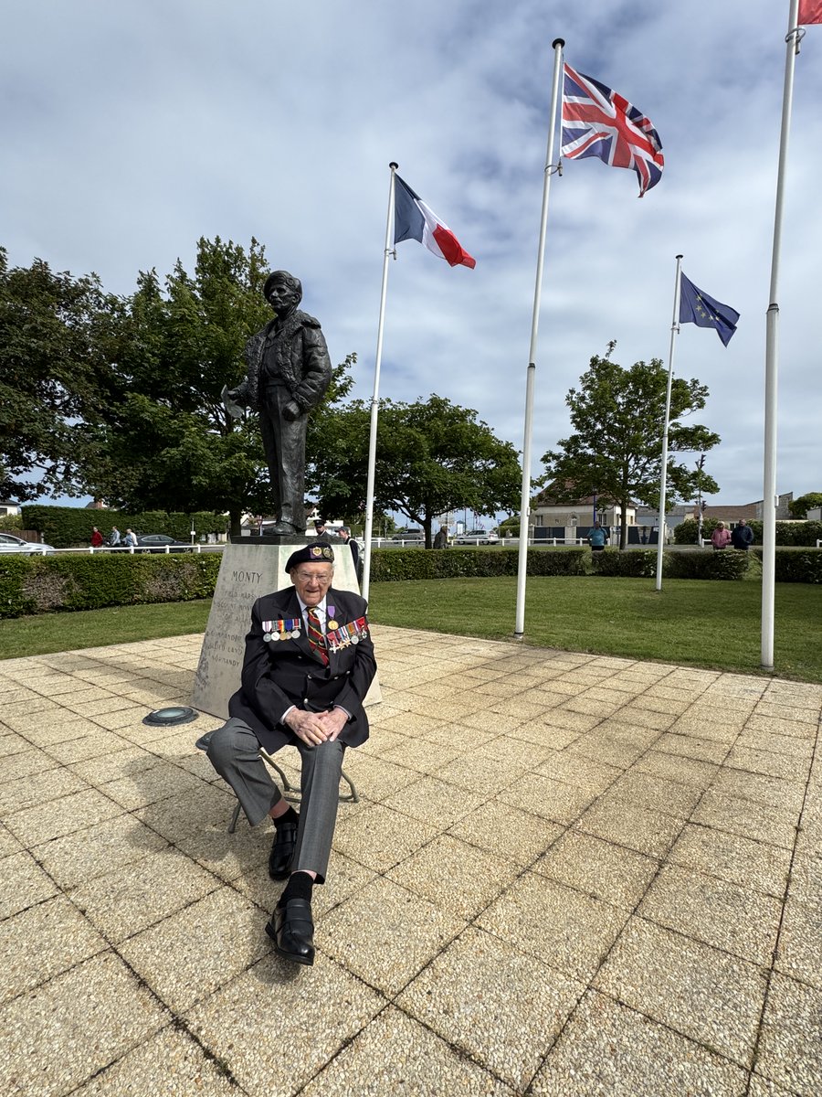 JaneFranklin99's tweet photo. 100-year-old veteran Ken Hay at Colleville-Montgomery ahead of today’s D-Day service. Ken landed at Juno Beach on D-Day +5. @ForcesNews https://t.co/J9y1Utoeir