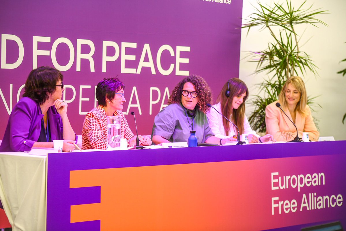EFAparty's tweet photo. Now “Positioning the EFA Family in a changing EU”.

With moderator Alicia Izquierdo and the 4 of 5 EFA Family Presidents, reflecting on EU crises, the rise of populism, and how limited powers affect local economies and the allocation of funds.

 United we make a difference 💜🇪🇺 https://t.co/WzDGPwAi35