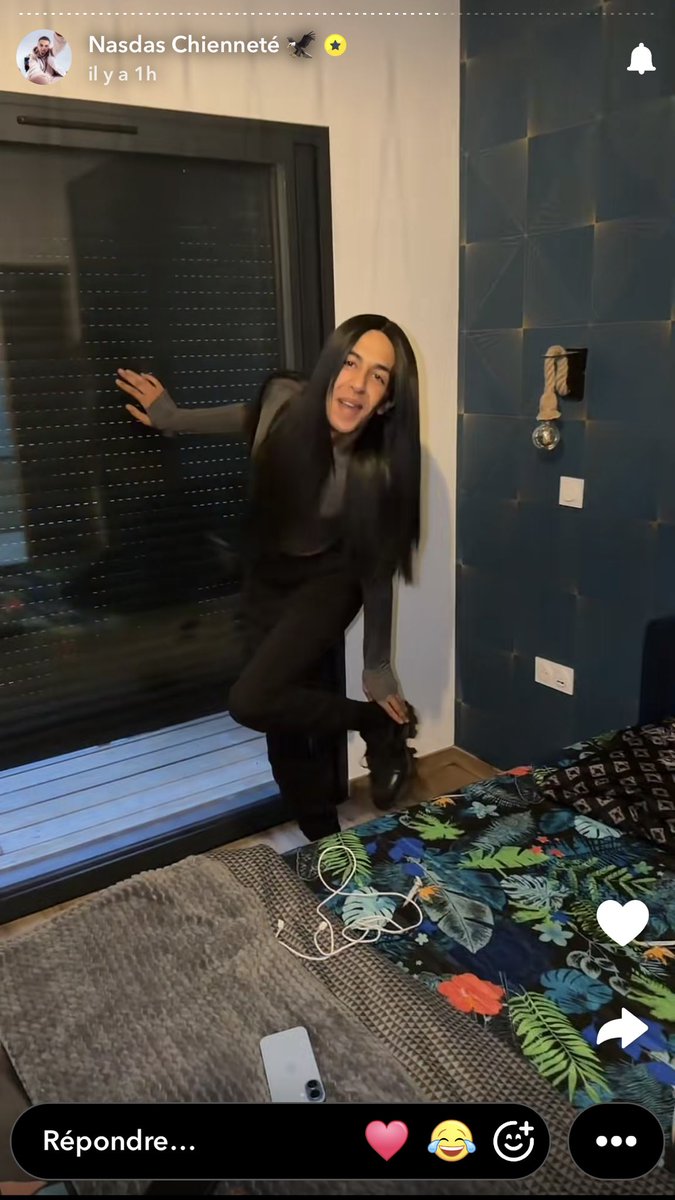 Mssdlyy's tweet photo. Bilel est tellement dangereux genre wtf ? Tu veux afficher l’enfant de Gloire pour une chambre ? ( il en es capable il l’a fait pour Jeanine ) j’espère que Nasdas va vite le dégager wtf 
Son corps d’extraterrestre la #nasdas https://t.co/vt1dyc2QgJ