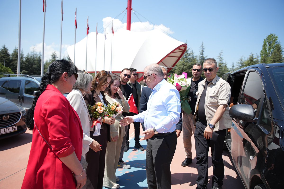 zaferpartisi's tweet photo. Genel Başkanımız Ümit Özdağ ve beraberindeki parti heyetimiz, Gül Festivali’ne katılmak ve vatandaşlarımızla buluşmak üzere geldikleri Isparta’da İl Başkanımız Ercan Yılmaz ve il teşkilatımız tarafından karşılandı. https://t.co/U2S3onMKnI