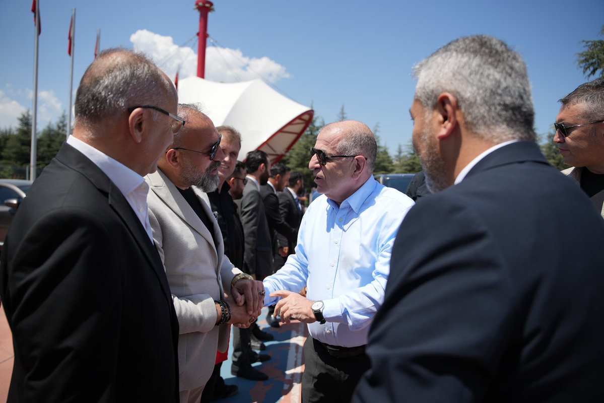zaferpartisi's tweet photo. Genel Başkanımız Ümit Özdağ ve beraberindeki parti heyetimiz, Gül Festivali’ne katılmak ve vatandaşlarımızla buluşmak üzere geldikleri Isparta’da İl Başkanımız Ercan Yılmaz ve il teşkilatımız tarafından karşılandı. https://t.co/U2S3onMKnI