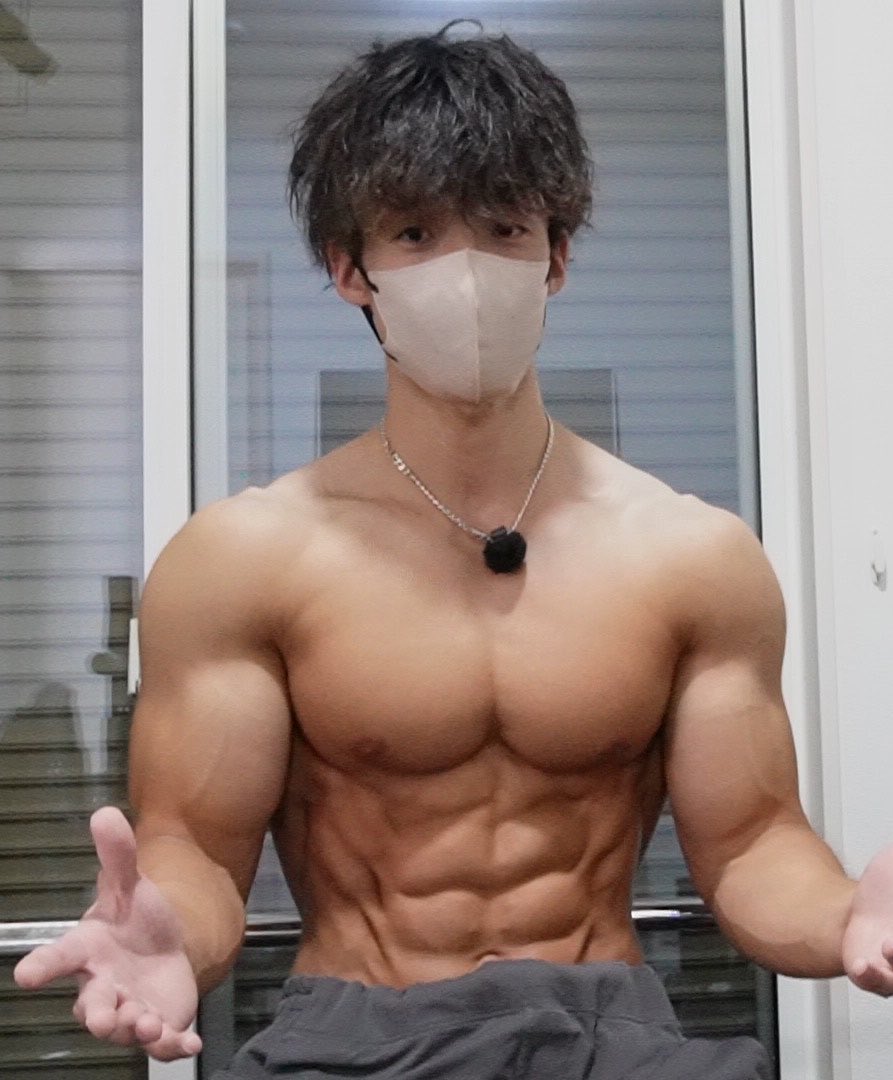 takutofitness's tweet photo. 5ヶ月間で67.5kg→63.1kgになりました💪
5ヶ月間やったことは

①週7回筋トレ
②フリーウエイトトレーニングのみ
③1日8,000〜10,000歩歩く
④1日の脂質量が20g前後
⑤5ヶ月間の中で2回ハイカーボ入れた

#筋トレ #筋肉 https://t.co/rdnLRssf15