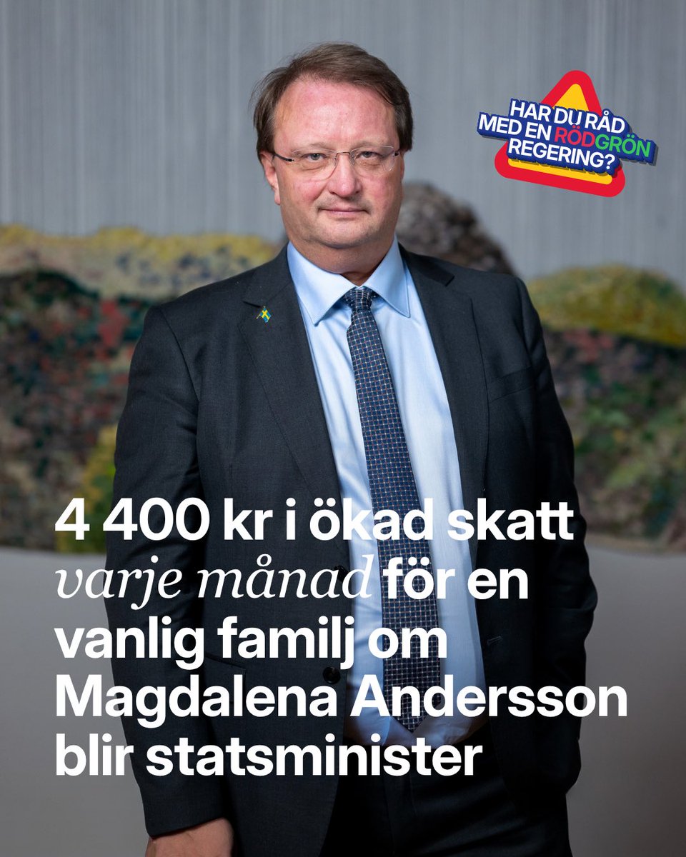 beckmansasikter's tweet photo. Just nu är risken stor att Sverige får den mest vänsterlutande regeringen på flera decennier.

Vi gick igenom de rödgrönas vallöften och upptäckte att det saknas 88,5 miljarder kronor i finansiering. Det är oseriöst. 

För att täcka upp hålet kommer de behöva antingen:

 *   Höja skatten med 4 400 kronor per månad för en vanlig familj eller:

 *   Att alla som tjänar över 38 300 kronor i månaden skulle betala statlig inkomstskatt.

Hårt arbetande svenskar förtjänar ett tack och mer pengar i plånboken – inte en skattechock.

Har du råd med en rödgrön regering?