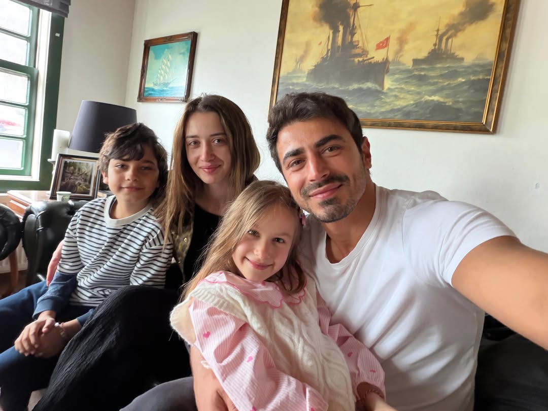 emsuthinker's tweet photo. they’re the real family goals https://t.co/IeeZKsAERK