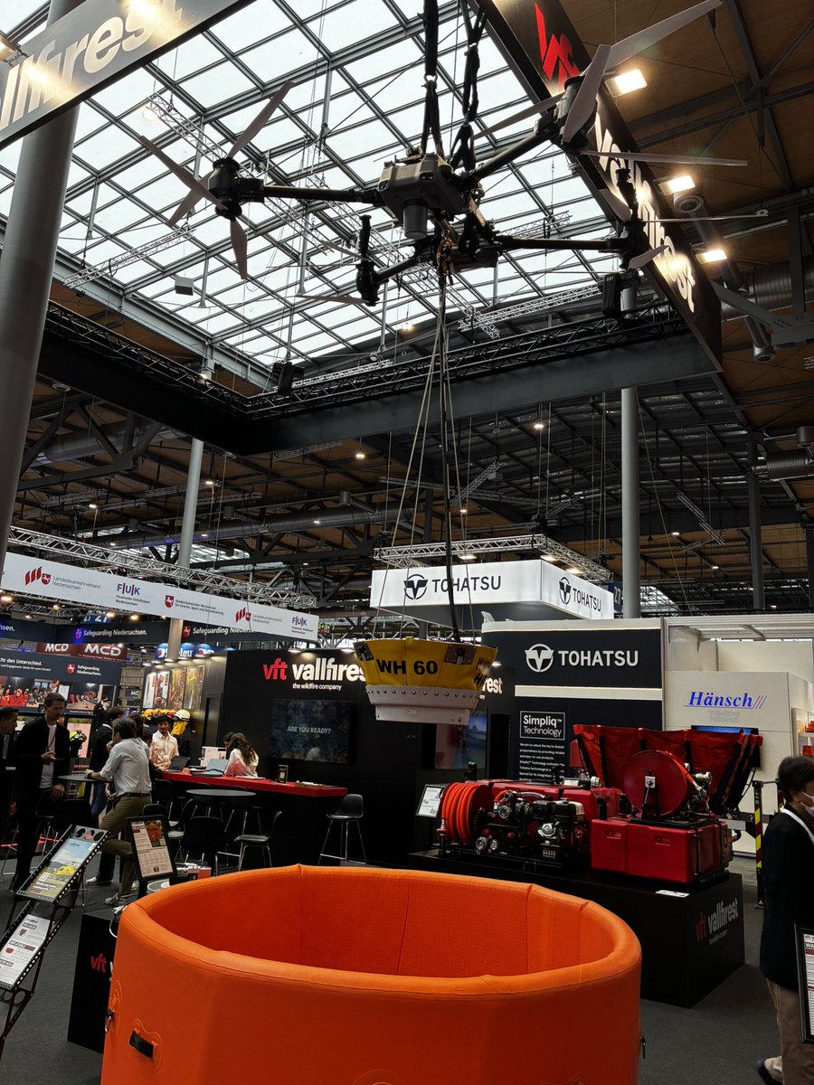 Aeroforgellc's tweet photo. ん、ん、、んんん？
いいんだよ農薬散布機だって背面飛行できるもん。。。 https://t.co/t4CVeRP364
