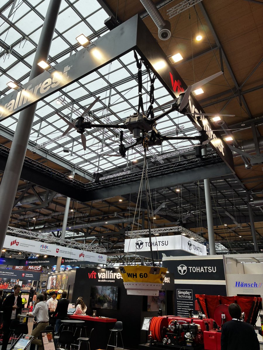 Aeroforgellc's tweet photo. ん、ん、、んんん？
いいんだよ農薬散布機だって背面飛行できるもん。。。 https://t.co/t4CVeRP364