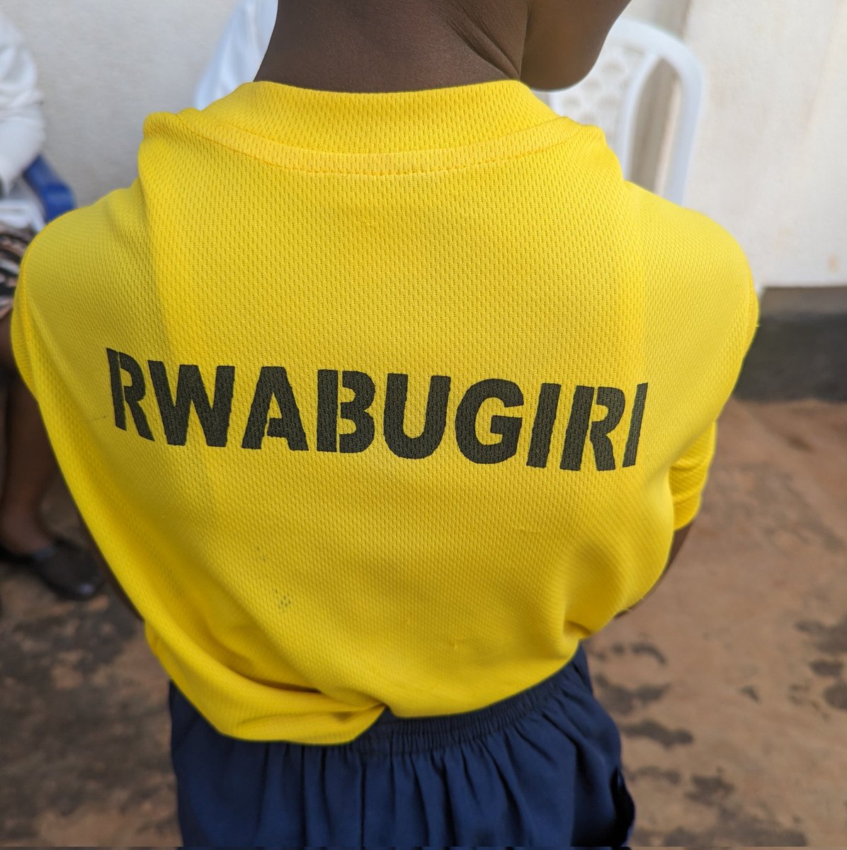 NsengimanaJado's tweet photo. Iki kigo nakoreyemo cyitwa #TheNobleACADEMY ,Giherereye mu murenge wa @MukarangeSector / @KayonzaDistrict , umwihariko wacyo abana biga bambaye imipira iriho amazina y'Abami,Ubuyobozi bw'ikigo bwatubwiye ko babikoze Kugira ngo abana bakure bazi amateka y'u Rwandaโค๏ธ๐
#Mwishyuke https://t.co/cem1pMHQFa