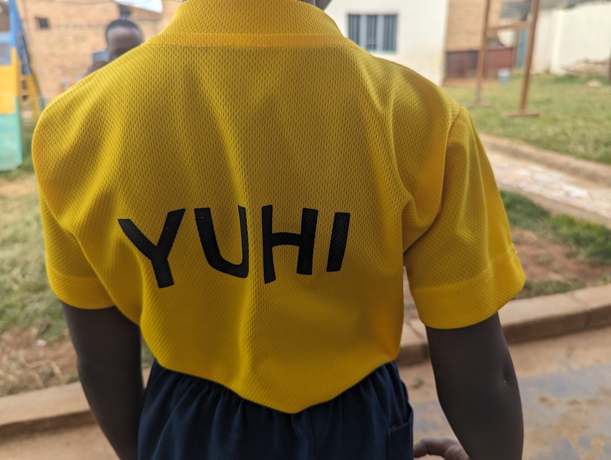 NsengimanaJado's tweet photo. Iki kigo nakoreyemo cyitwa #TheNobleACADEMY ,Giherereye mu murenge wa @MukarangeSector / @KayonzaDistrict , umwihariko wacyo abana biga bambaye imipira iriho amazina y'Abami,Ubuyobozi bw'ikigo bwatubwiye ko babikoze Kugira ngo abana bakure bazi amateka y'u Rwandaโค๏ธ๐
#Mwishyuke https://t.co/cem1pMHQFa