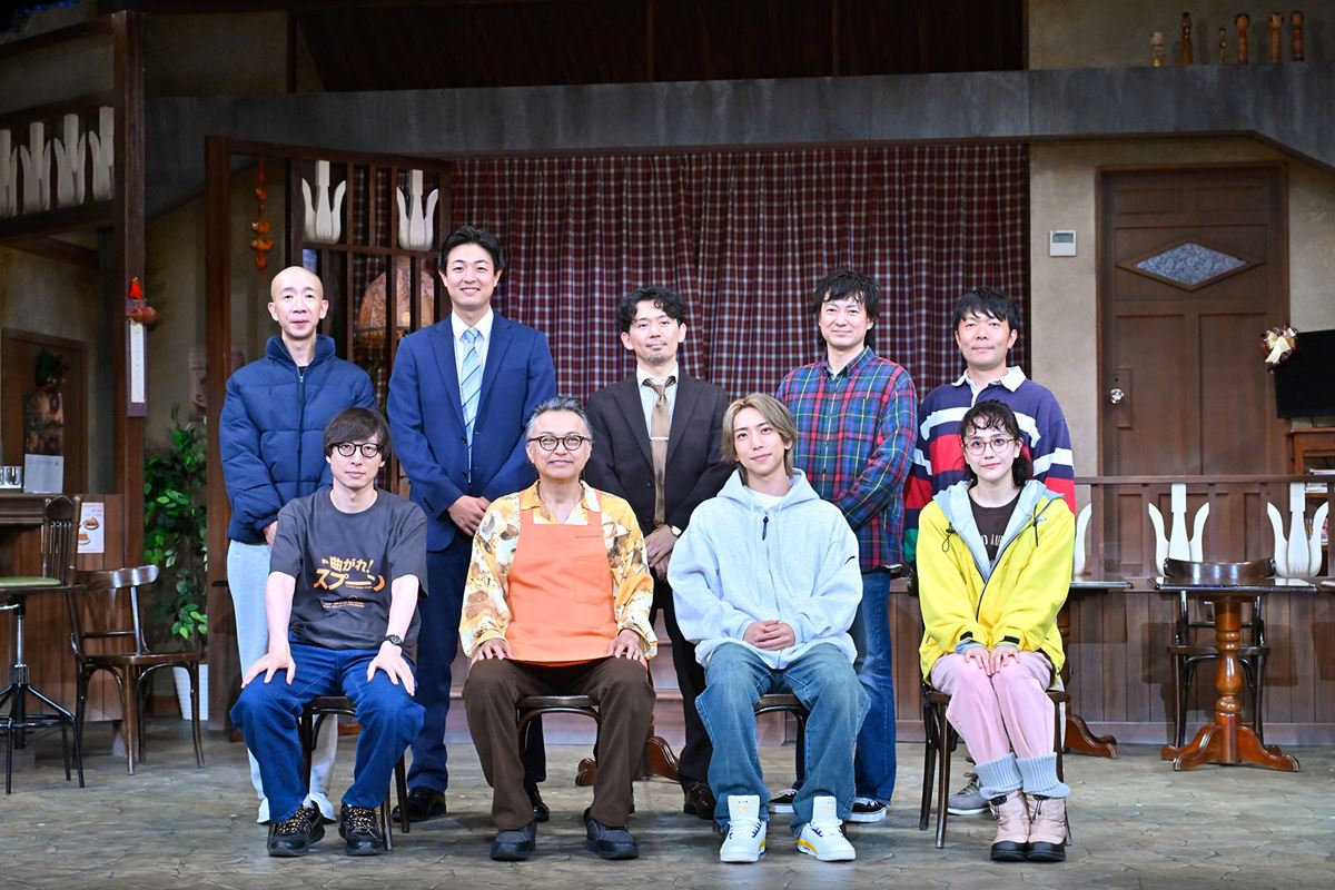 PiaStage's tweet photo. 【開幕レポート📝】ヨーロッパ企画の魅力が詰まった『曲がれ！スプーン』が鈴木大河（IMP.）ら絶妙キャストで再舞台化🥄
https://t.co/xLppIkW6wC

#曲がれスプーン
#ぴあステージ https://t.co/oZAAWGtR3x