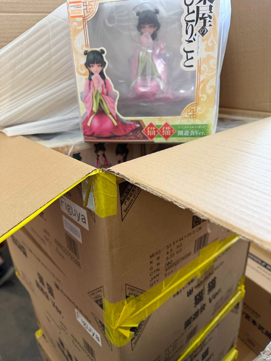 Figuchan's tweet photo. Ein kleiner Blick auf die Lieferung von gestern... 👀📦

Wenn X mehr als 4 Bilder erlauben würde, hätte ich noch einiges zu zeigen. 😭

Ist da etwas von eurer Reservierung dabei gewesen? <3 https://t.co/j9nbUmHKUm