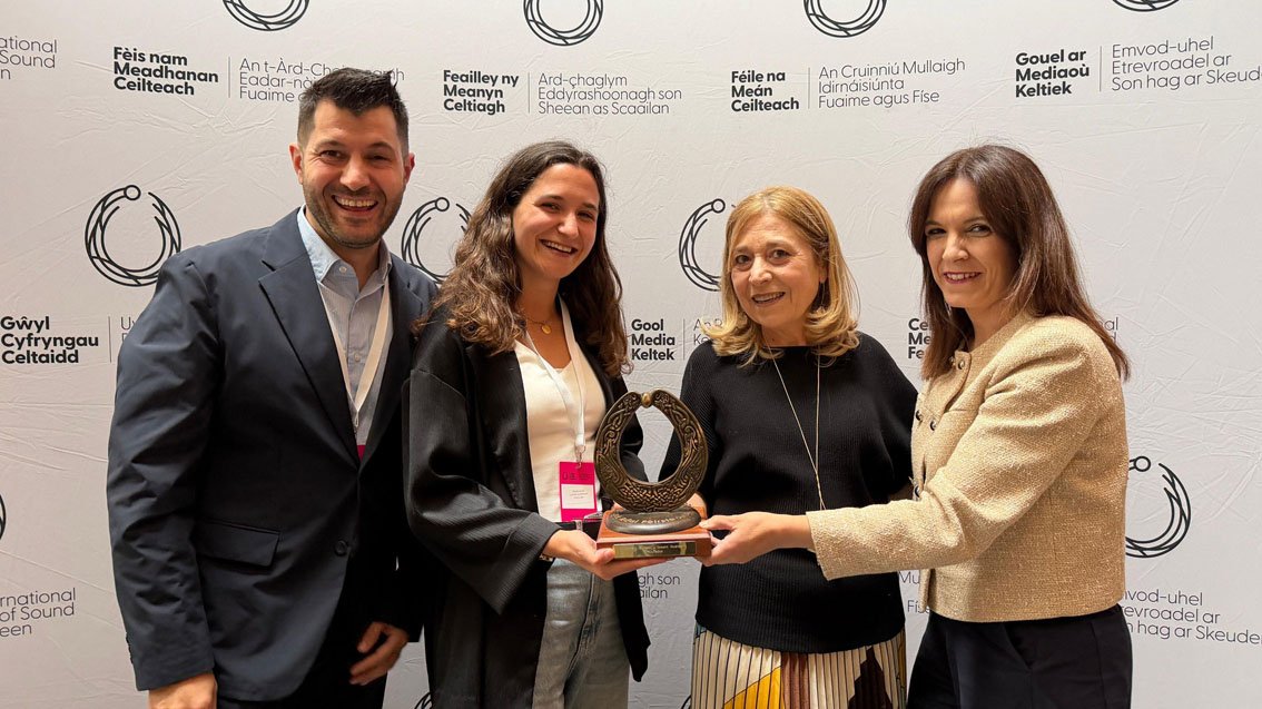 marcusfernandez's tweet photo. Tras o éxito de +Cuñados nos #TorcAwards anuncian que o @CelticMediaFest se celebrará na Coruña o ano que vén. Veremos por fin recoller un galardón á xente do @GxDRadioGalega? Ou a peaxe da AP-9 é demasiado alta para o orzamento do programa? 😜
https://t.co/NR21cnG8qo https://t.co/IOkfO02VhO