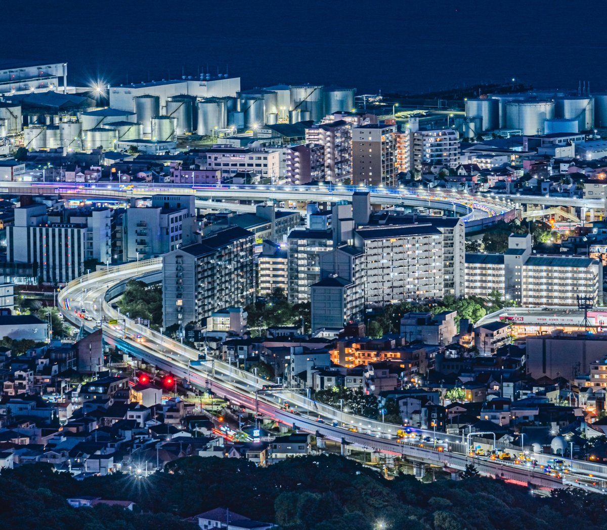 citytowerphoto's tweet photo. 俯瞰で見る阪神高速3号神戸線の強烈なカーブ https://t.co/TYWVvMFAyb