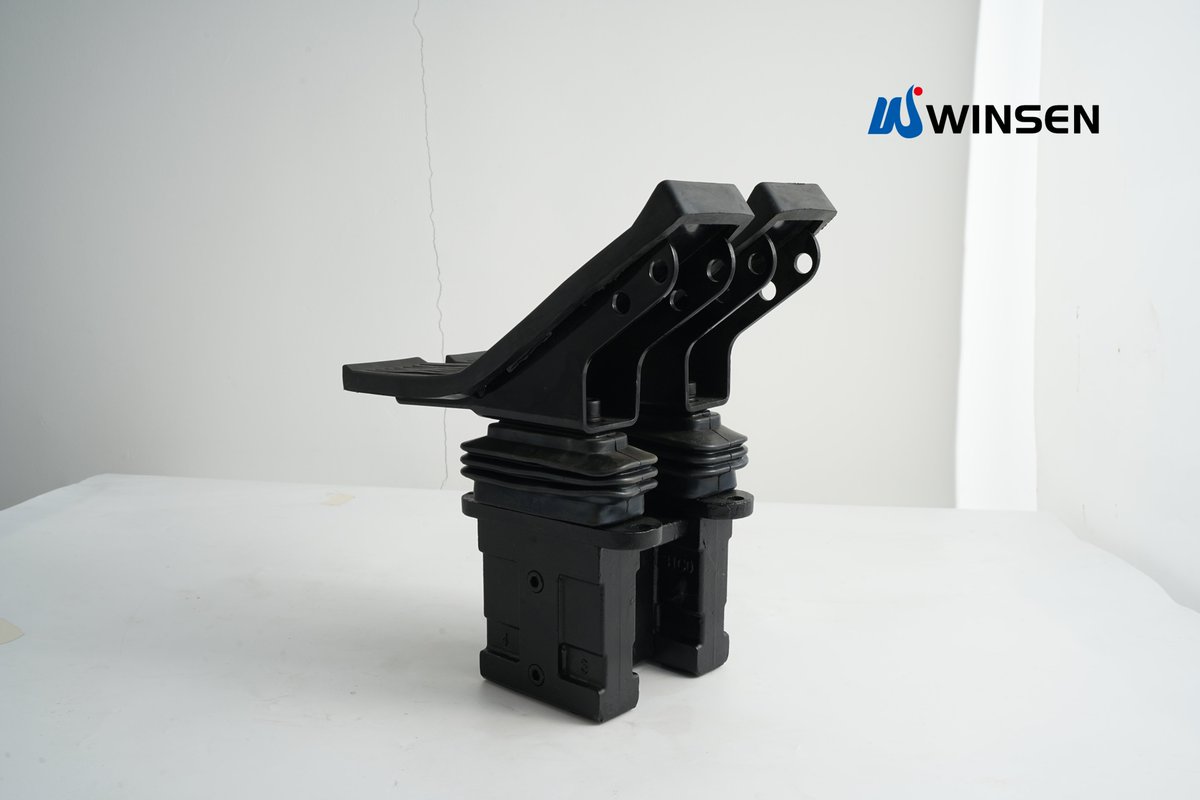 Yoyochen323891's tweet photo. 🚜 Hydraulic foot pedal valve assembly built for stable excavator control, smooth hydraulic response, and reliable field performance. 
📧 jt002@cnjt-auto.com🌐 https://t.co/Q3LIyQEapn
#yingtanweisheng #footpedalvalve #excavatorparts https://t.co/rQi9hDq14N