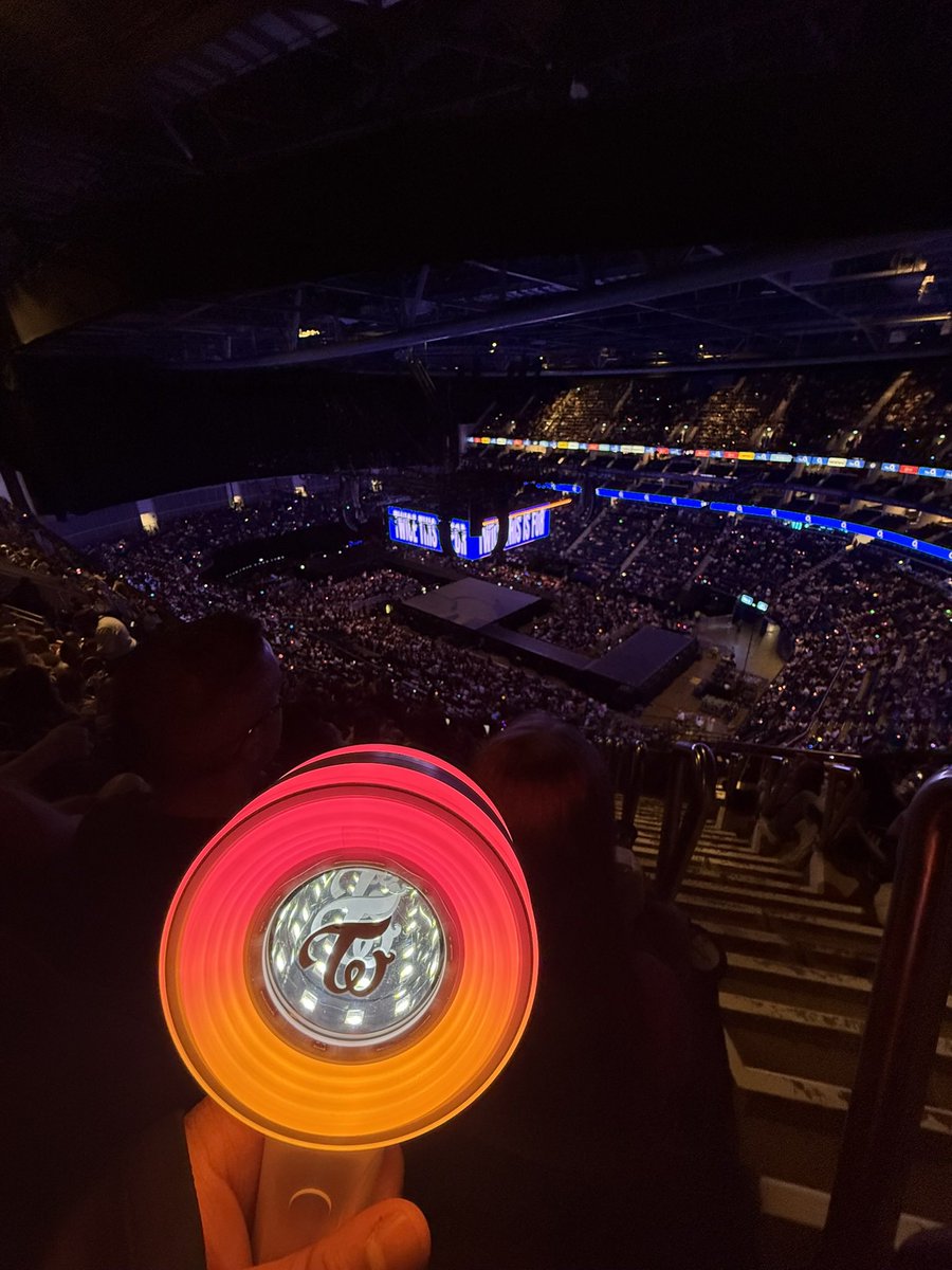 emptyinghead's tweet photo. Next time I’m getting this floor tickets😭 https://t.co/39MAy7Fcs3
