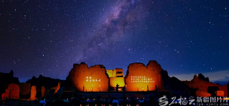 ExploreXJ's tweet photo. Jiaohe Ancient Town in #Xinjiang, the world's biggest and oldest earthen architecture site that's been uncovered so far, now launches innovative night tours.🌃✨  

Soft lighting outlines the city walls — transforming ruins into a historical canvas, painted by poetry and mural patterns, with the help of projections and soundscape. It is the perfect place to experience the true splendor of Tang Dynasty (618-907) culture. #DynamicXinjiang #VisitXinjiang