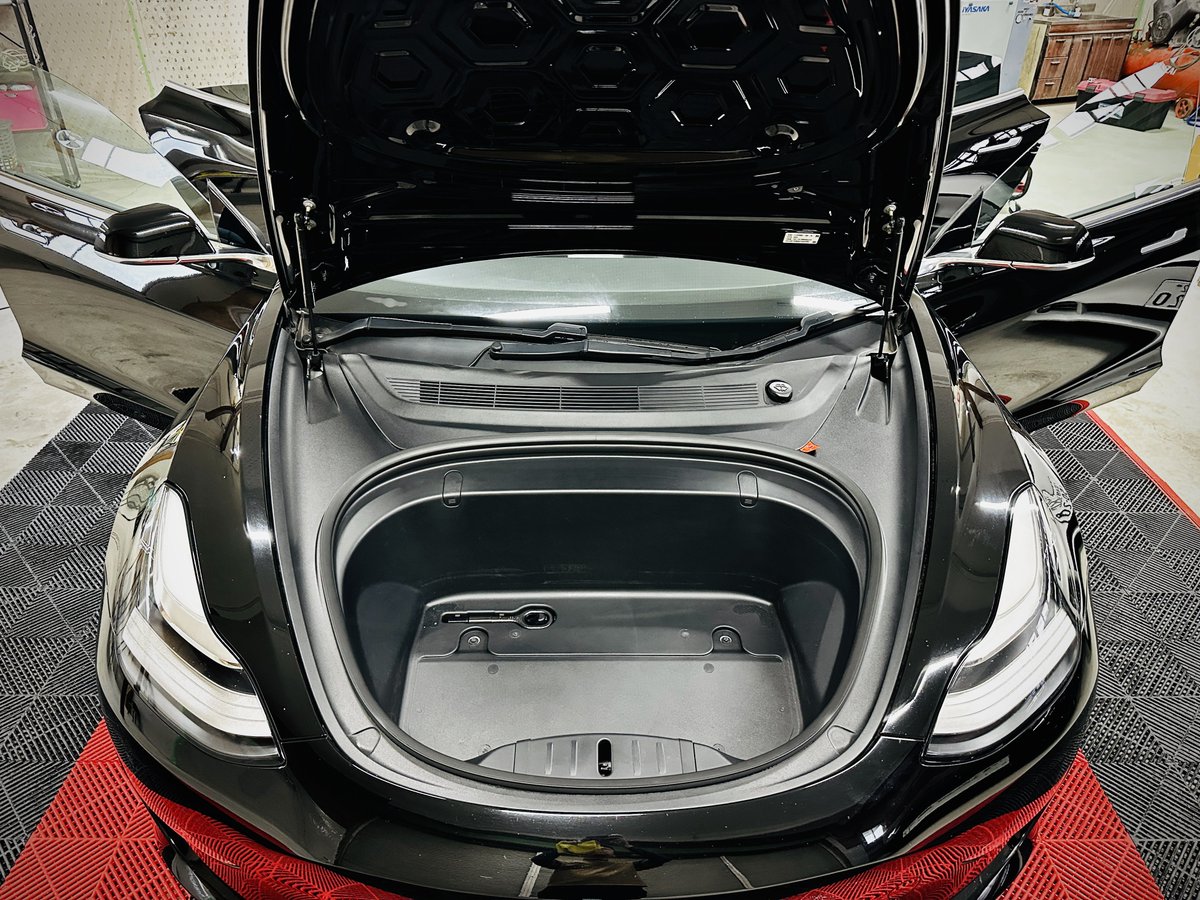 easyzerocars's tweet photo. Kenさんのモデル3
スタジオへ移動して内外装クリーニング✨

初めてフリーモントモデル3運転しました！
20万キロ走っててもやっぱり快適で運転楽しいですね😃

いろんな車を体験できるってのが中古車扱う楽しさです🤩 https://t.co/xGUz1mGXWZ