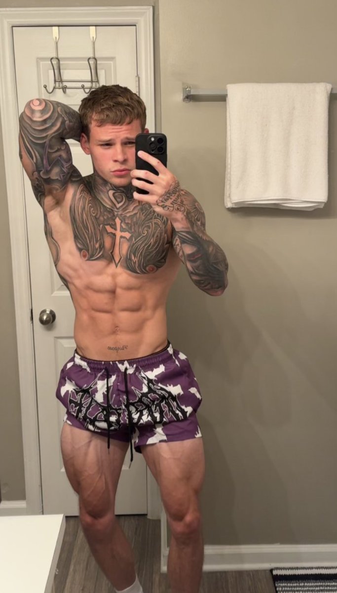 LiamTheAlpha's tweet photo. if ur 🏳️‍🌈 check comments to unlock my very hot side rn 🥵 https://t.co/wi8inMpF59